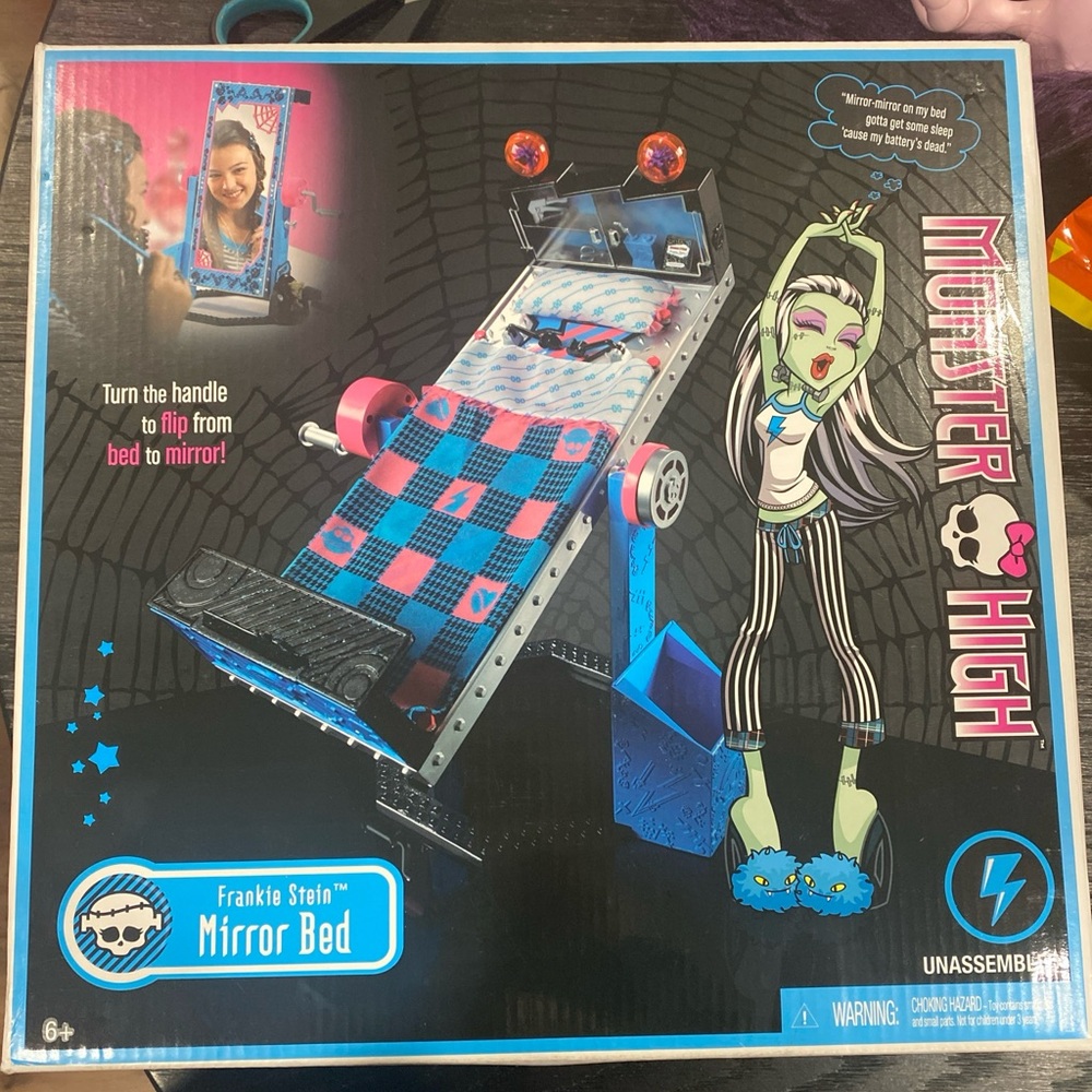 Monster High Frankie Stein Mirror Bed BNIB